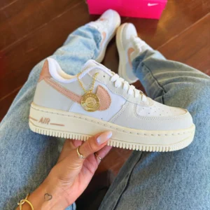 Tênis Nike Air Force 1 SE Sisterhood - Rosa 1