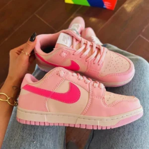 Tenis Nike SB Dunk Low - Tripple Pink 1